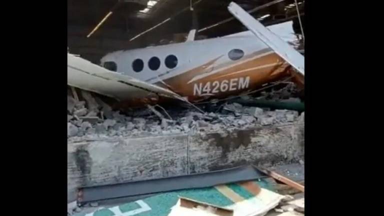 VIDEO | Avioneta se estrella contra una tienda de Bodega Aurrerá, en Morelos
