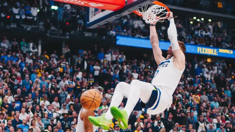 Los Timberwolves lograron empatar la serie los Nuggets de manera dramática.