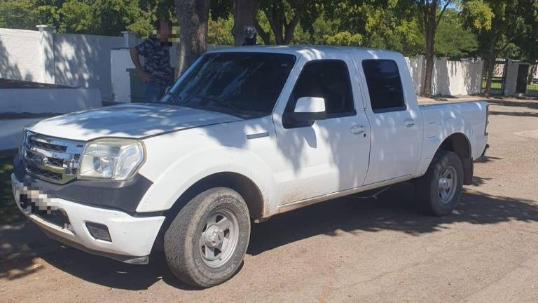 Camioneta que fue recuperada por parte de agentes de la Policía Municipal de Culiacán.