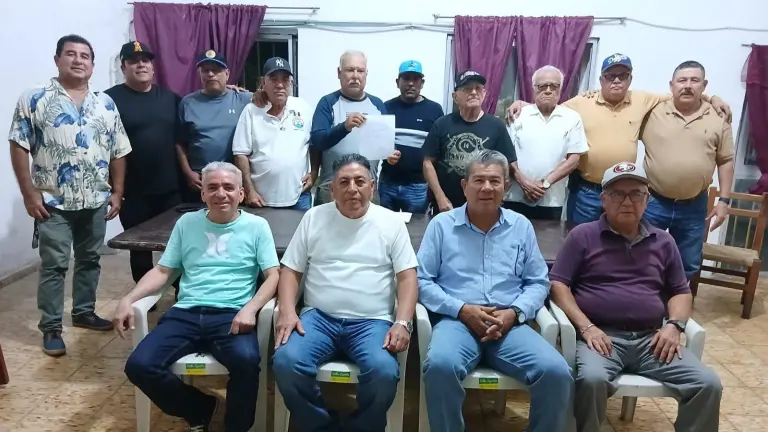 El proceso electoral del Club Deportivo Polluelos avanza con la inscripción oficial de la Planilla Blanca, encabezada por Jesús Alfonso Herrera Reynosa.