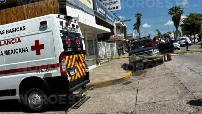 Automovilista pierde la vida tras sufrir un aparente paro cardíaco mientras circulaba por Los Mochis.