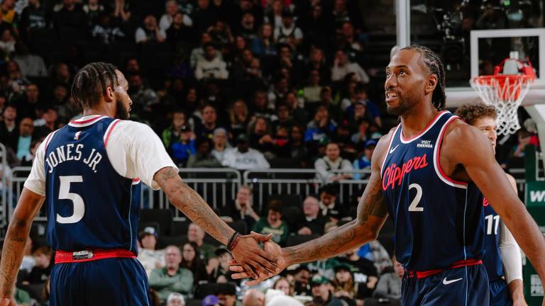 Clipper ganan 127-113 a Bucks.