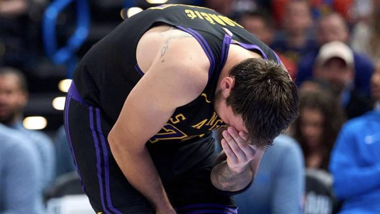 Luka Doncic buscará otras opiniones para saber la gravedad de su lesión.