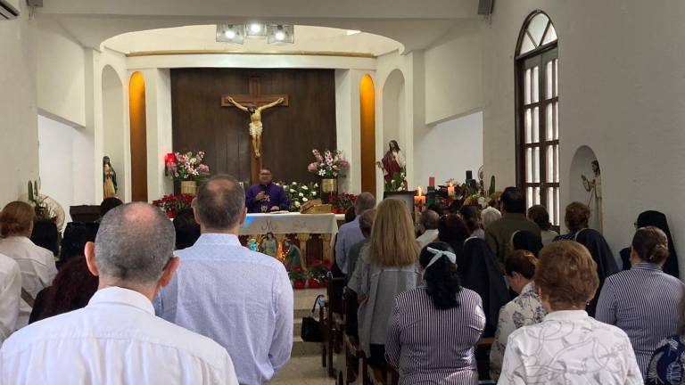 Al ritual religioso acudieron sus cuatro hijas, cinco nietos y los cinco bisnietos, además de familiares directos y amigos cercanos.