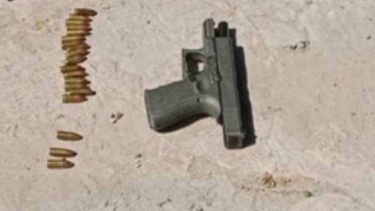 El detenido fue puesto a disposición del Ministerio Público Federal junto con el arma asegurada.