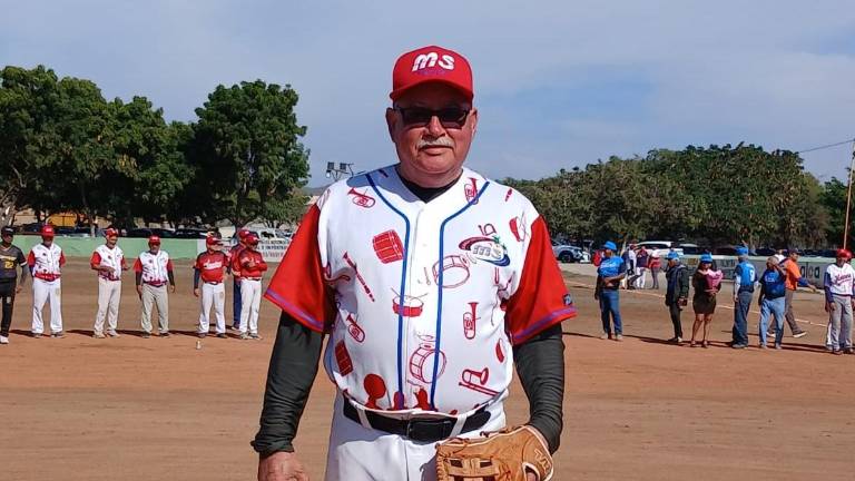 Ramón Ramiro Bernal Flores lanza la primera bolsa.