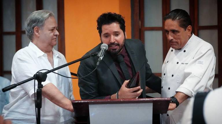 Raúl Rico González, Michael Dergar y el chef Gilberto del Toro.