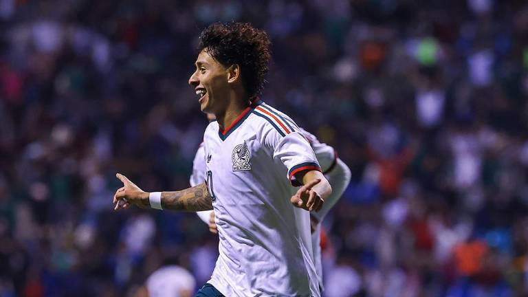 México gana 2-0.