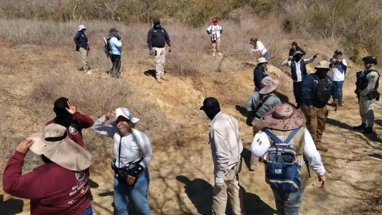 El colectivo señaló que las autoridades se negaron a realizar los trabajos de extracción de los restos localizados durante la jornada.