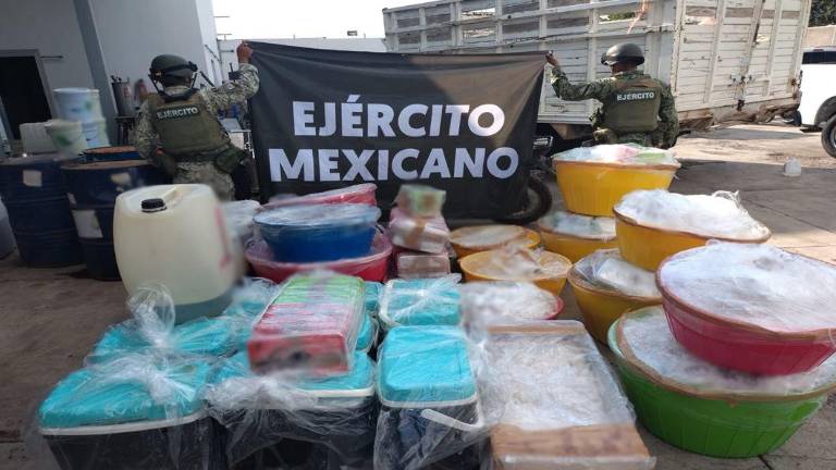 Desactivan laboratorio clandestino en Culiacán; incautan metanfetamina y material para producción.
