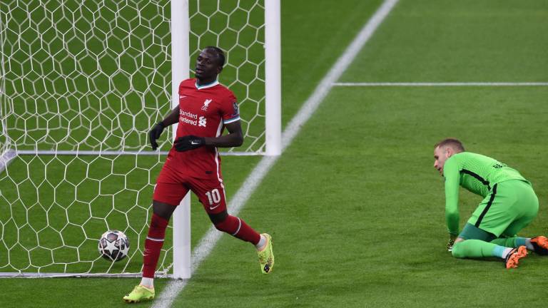 Sadio Mané marca el segundo gol del Liverpool.