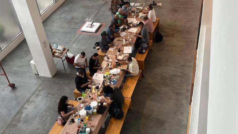 Este taller es una invitación a vivir el arte desde la práctica compartida: trazo, tinta y conversación.