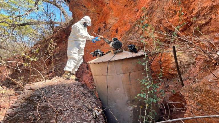 En varias comunidades de Culiacán se llevó a cabo un operativo en el que aseguraron sustancias químicas para elaborar drogas sintéticas.
