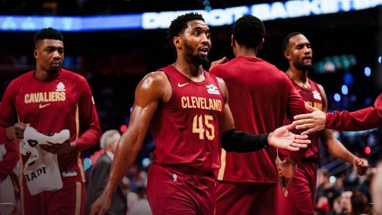 Donovan Mitchell (45) fue la figura en el triunfo de los Cavaliers.
