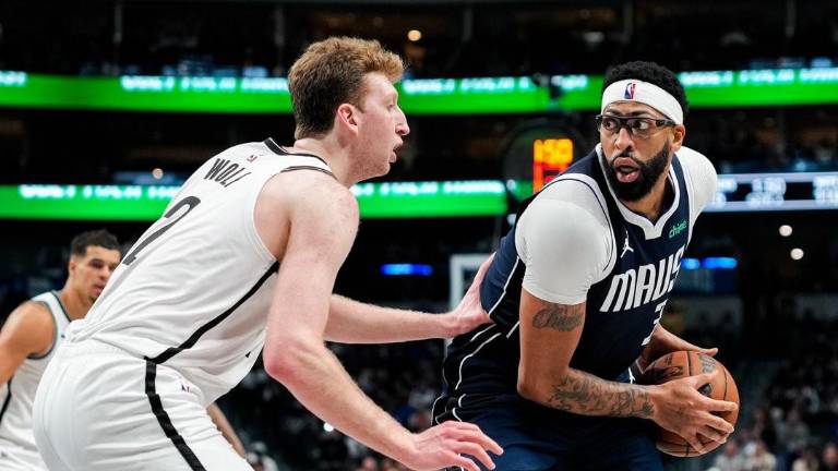 Anthony Davis se va a Washington Wizards.