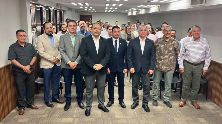 Abogados de Culiacán se reúnen para recibir capacitación.