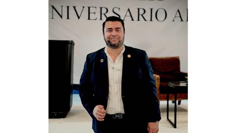 Durante la asamblea, Luciano Carrasco Altamirano fue ratificado como presidente de la AMPI Mazatlán.