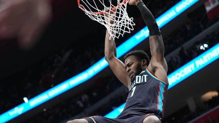 Paul Reed encesta 28 puntos.