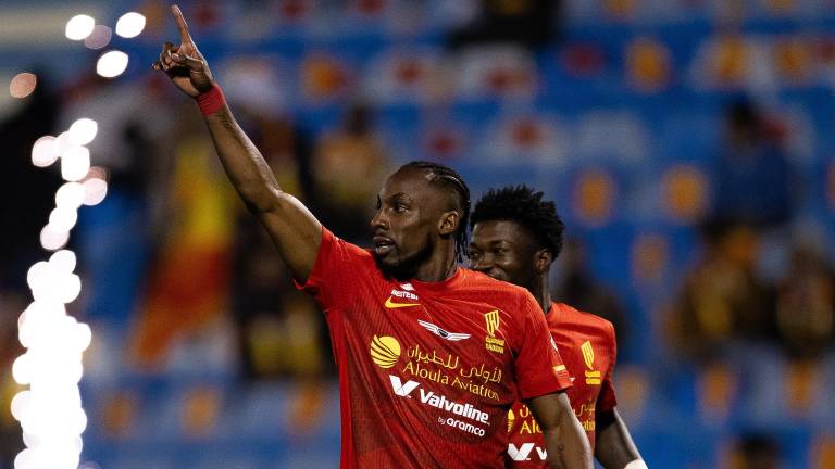 Julián Quiñones anota a los 16 segundos.