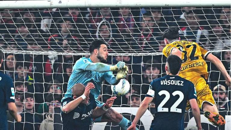 Jurgen Ekkelenkamp y Keinan Davis marcaron los goles visitantes en el estadio Luigi Ferraris.