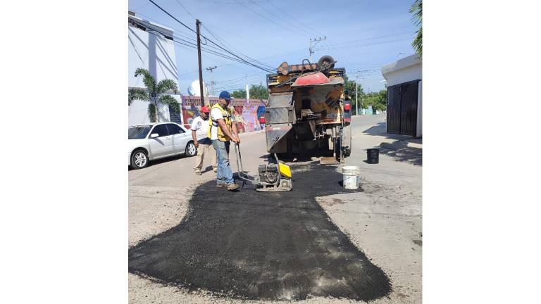 Reportes de baches en zonas como el Centro, Lázaro Cárdenas, Villa Galaxia, Jabalíes y Mazatlán II fueron atendidos este sábado.
