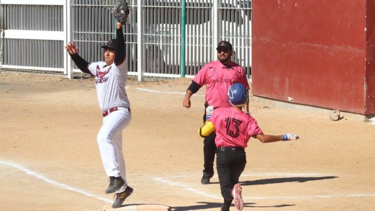 Mazatlán se queda con los bronces en el softbol.