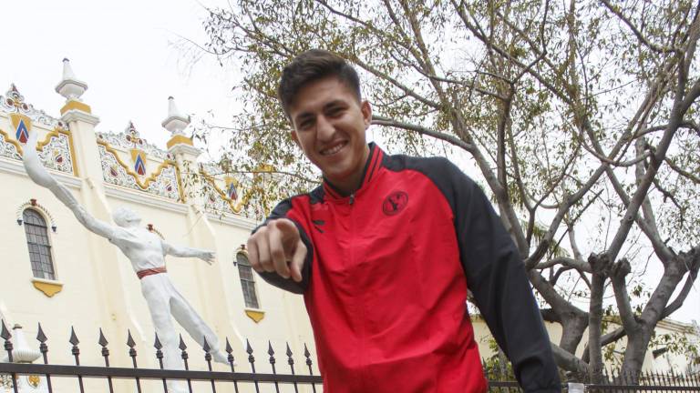 Rafael Fernández es un jugador con fortaleza en el juego aéreo.