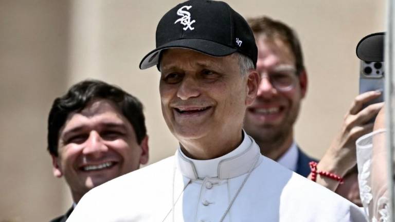 Ni siquiera el Papa León XIV puede resistirse a la histórica rivalidad entre los Medias Blancas y los Cachorros de Chicago.