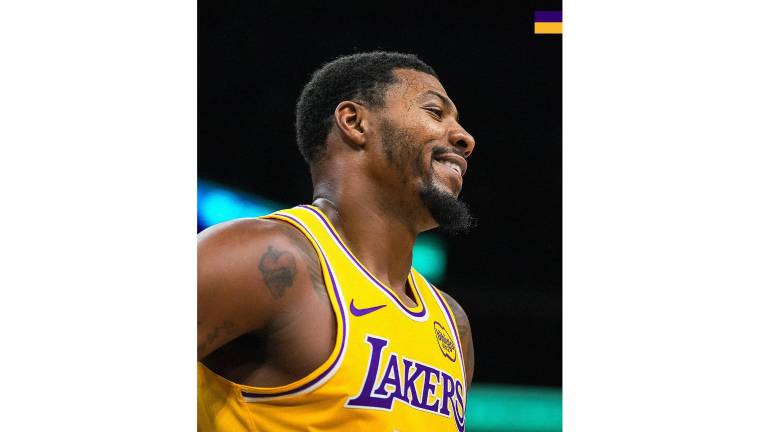 Marcus Smart multado con 35 mil dólares por gesto obsceno a un árbitro