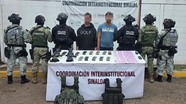 Detienen a dos hombres armados y les aseguran droga, cartuchos y equipo táctico en Concordia