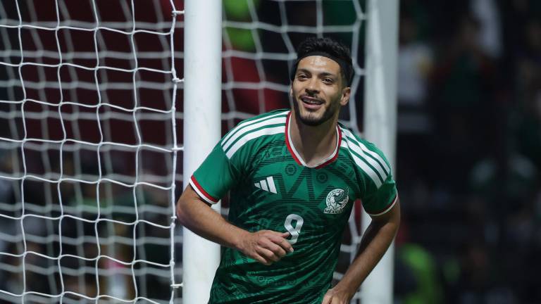 Raúl Jiménez marca por México.