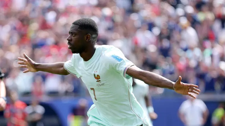 Dembélé firma un hat-trick y guía a Francia al liderato del Grupo I.