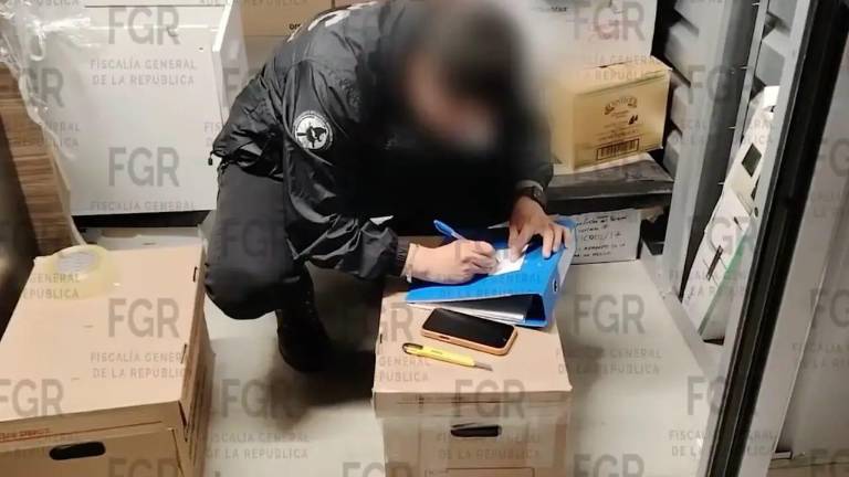 La FGR indicó que en los mismos inmuebles se localizaron expedientes vinculados con otros posibles esquemas delictivos que ya se encuentran bajo indagatoria federal.