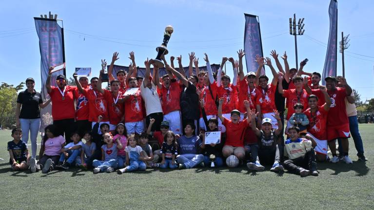 Familia Fajardo es campeón del Apertura en la Primera Fuerza.