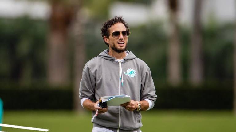 Mike McDaniel es despedido por Miami.