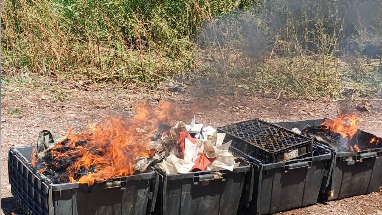 Elementos de la Secretaría de Marina destruyeron equipo y material asegurado para la fabricación de explosivos en Culiacán.