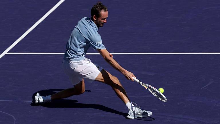 El ruso, ex número uno del mundo, mostró agresividad y serenidad en los momentos clave.