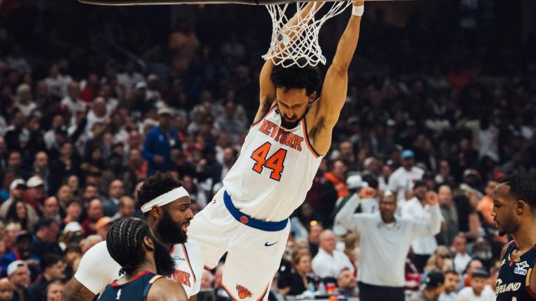 Landry Shamet tuvo jornada de 16 puntos para ayudar al triunfo por barrida de los Knicks.