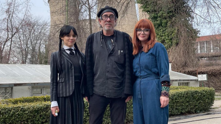 Jenna Ortega, Tim Burton y Christina Ricci.