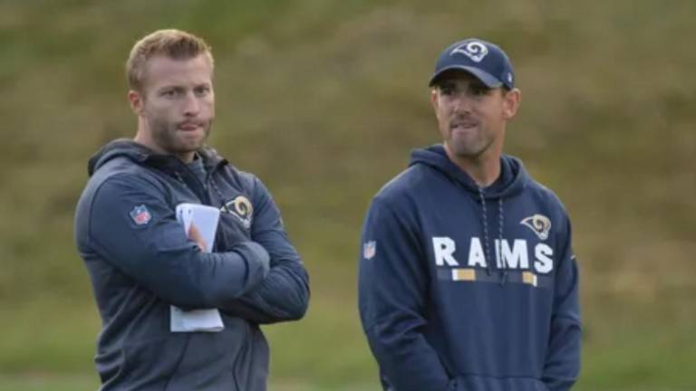 Sean McVay se mantendrá como entrenador en jefe de Los Ángeles Rams en el futuro inmediato.