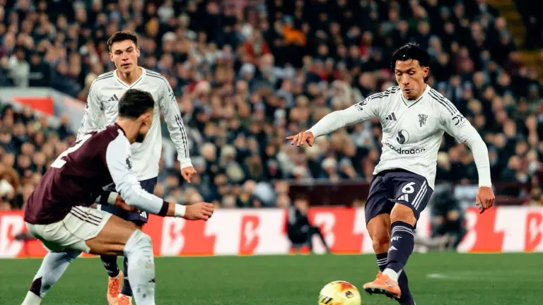 Manchester United pierde 2-1 ante Aston Villa.