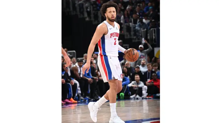 Cade Cunningham anotó 45 puntos.
