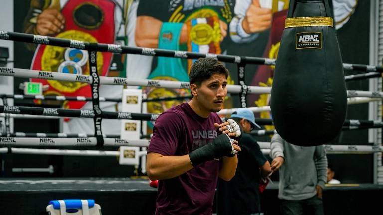 Marco Verde se alista para su combate de este sábado.