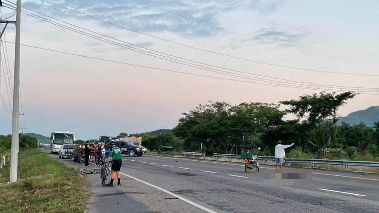 Muere ciclista atropellado durante rodada en carretera de Escuinapa