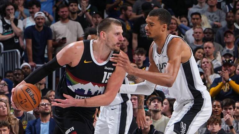 Nikola Jokić anota 39 y sentencia a los Spurs en tiempo extra.