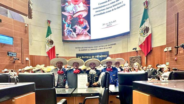 La Asociación de Charros de Mazatlán acudieron al Senado de la República para recibir diversos reconocimientos por sus próximos 90 años de fundación.