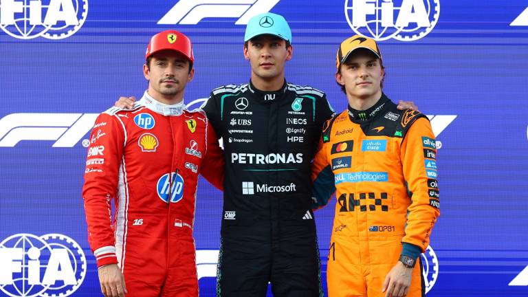 George Russell, Charles Leclerc y Oscar Piastri se quedaron con el podio de salida para el Gran Premio de Azerbaiyán.