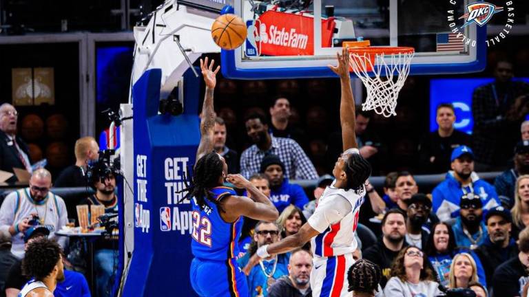Los Detroit Pistons derrotaron 124-116 a los Oklahoma City Thunder, en un choque de líderes de conferencia.