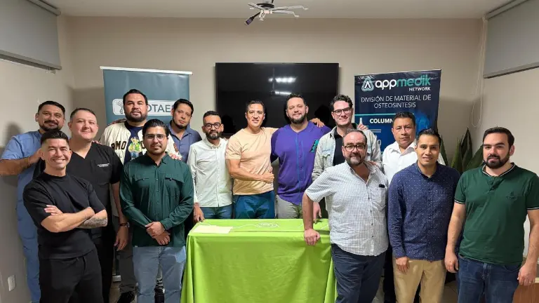 El evento, realizado en la Central Médica Quirúrgica, reunió a especialistas encabezados por Luis Enrique Sánchez Gutiérrez.