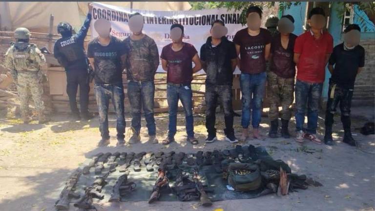 El operativo en la colonia Fovissste del Mar, en Escuinapa, derivó en la liberación de un menor y la detención de ocho personas.